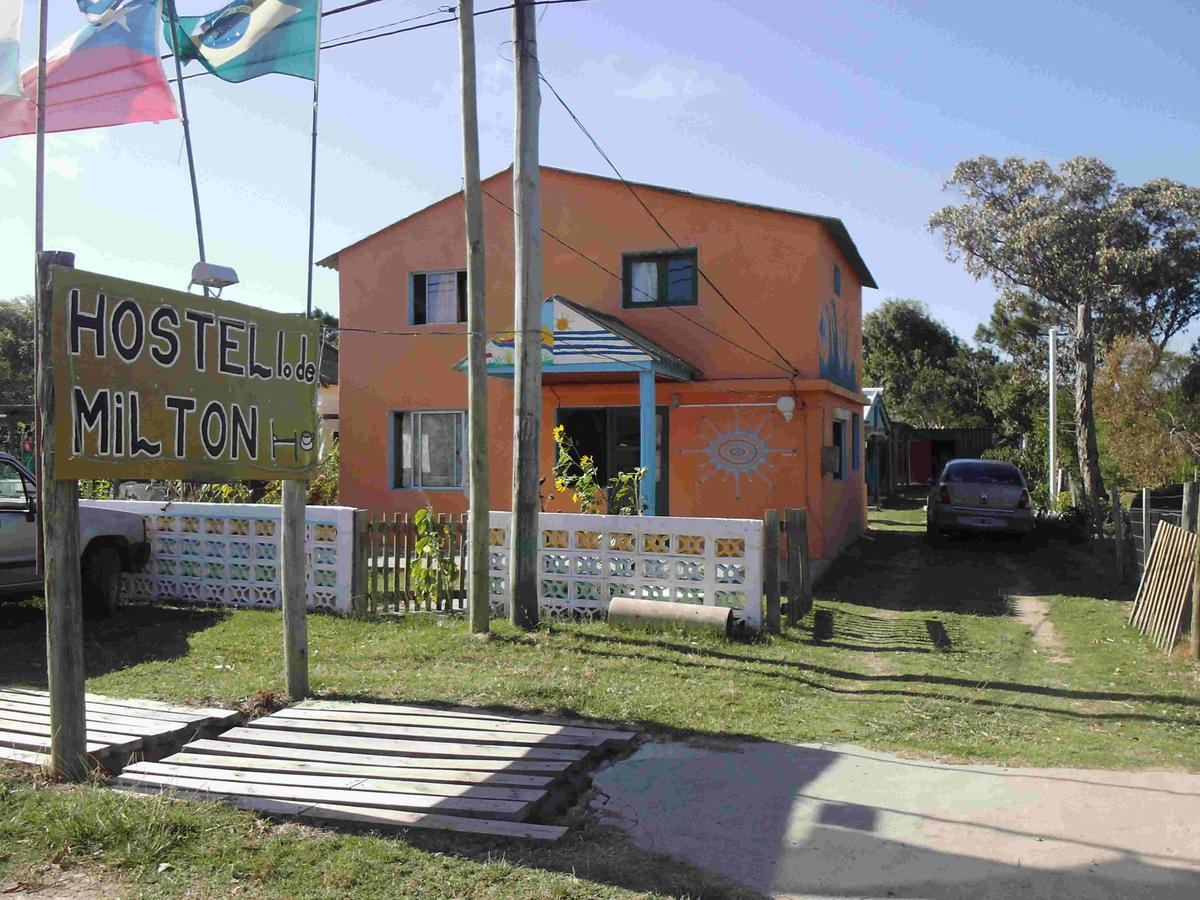 Hostel Lo De Milton Barra de Valizas Exteriör bild