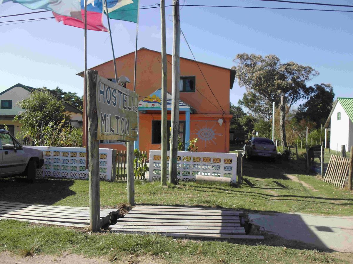 Hostel Lo De Milton Barra de Valizas Exteriör bild