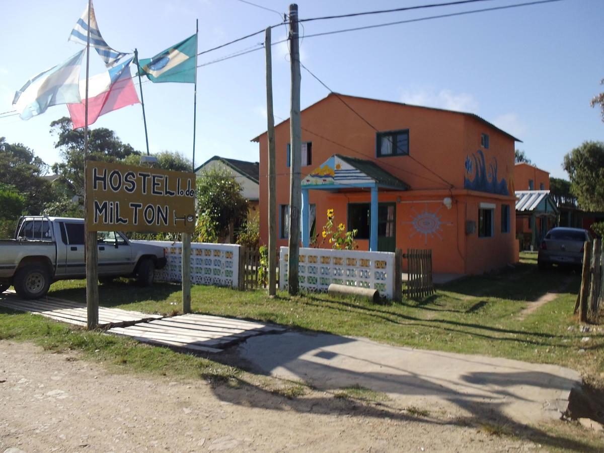 Hostel Lo De Milton Barra de Valizas Exteriör bild